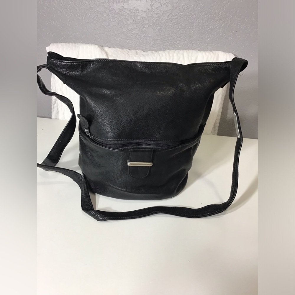 KENNETH COLE SHOULDER/CROSSBODY PURSE BLACK 100% LEATHER ENVELOPE FLAP TOTE.